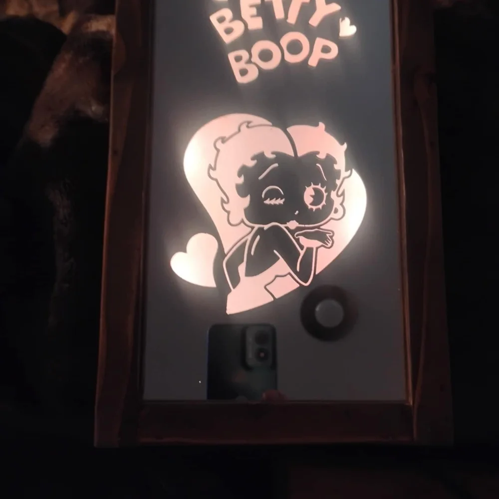 Betty Boop Illuminated Wall Mirror